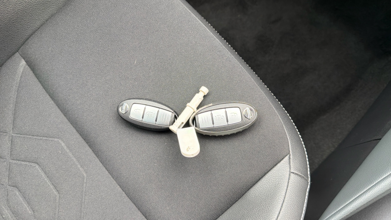Nissan Juke 1.0 DiG-T Tekna 5dr DCT Petrol Hatchback